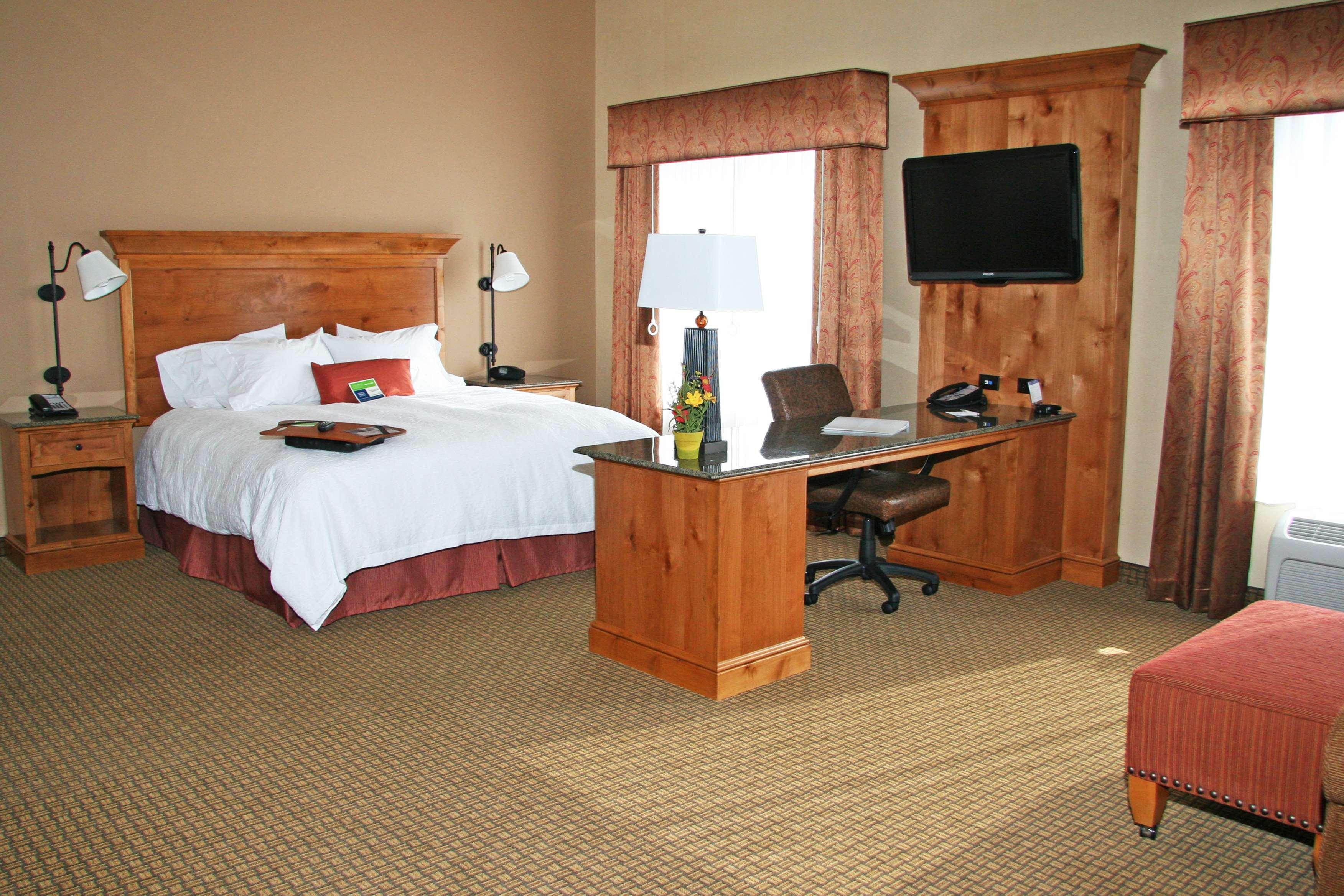 Hampton Inn & Suites Buffalo Room photo