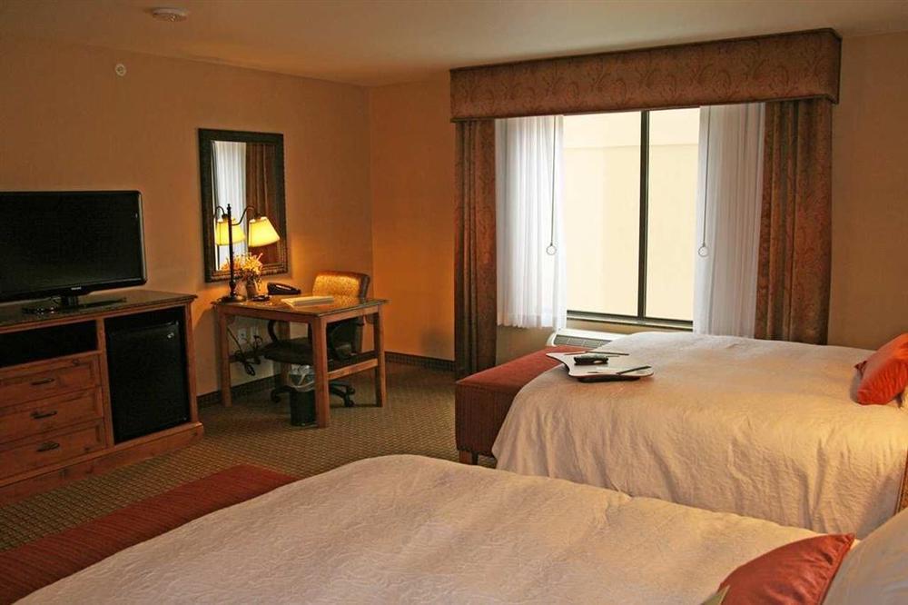 Hampton Inn & Suites Buffalo Room photo