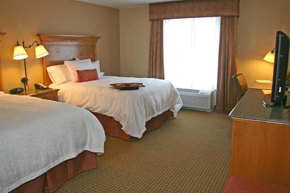 Hampton Inn & Suites Buffalo Room photo