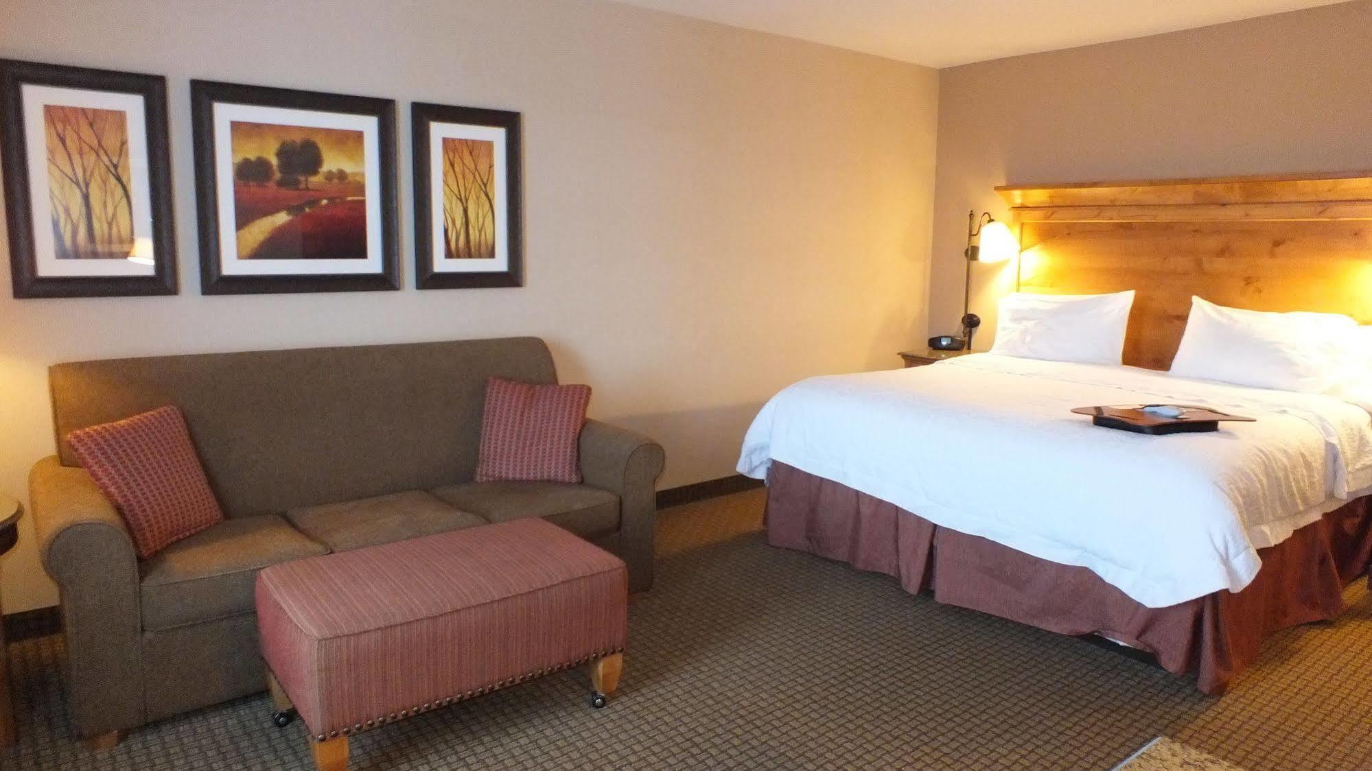 Hampton Inn & Suites Buffalo Exterior photo